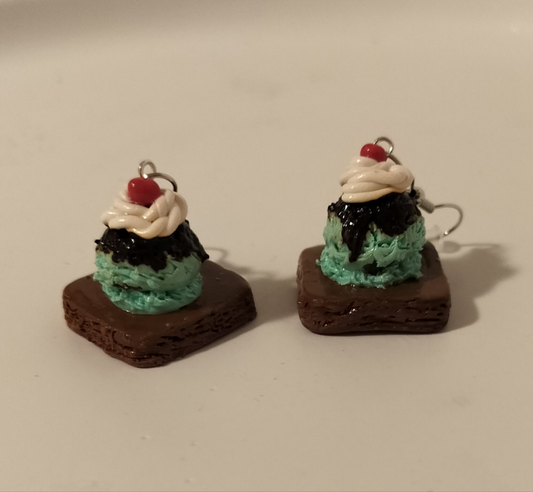 Mint Chocolate Chip Brownie Sundae