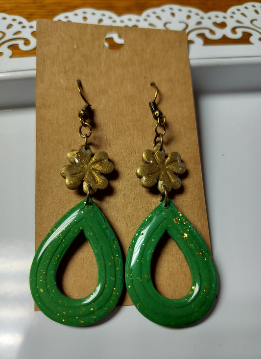 Green Design with Gold Shamrocks